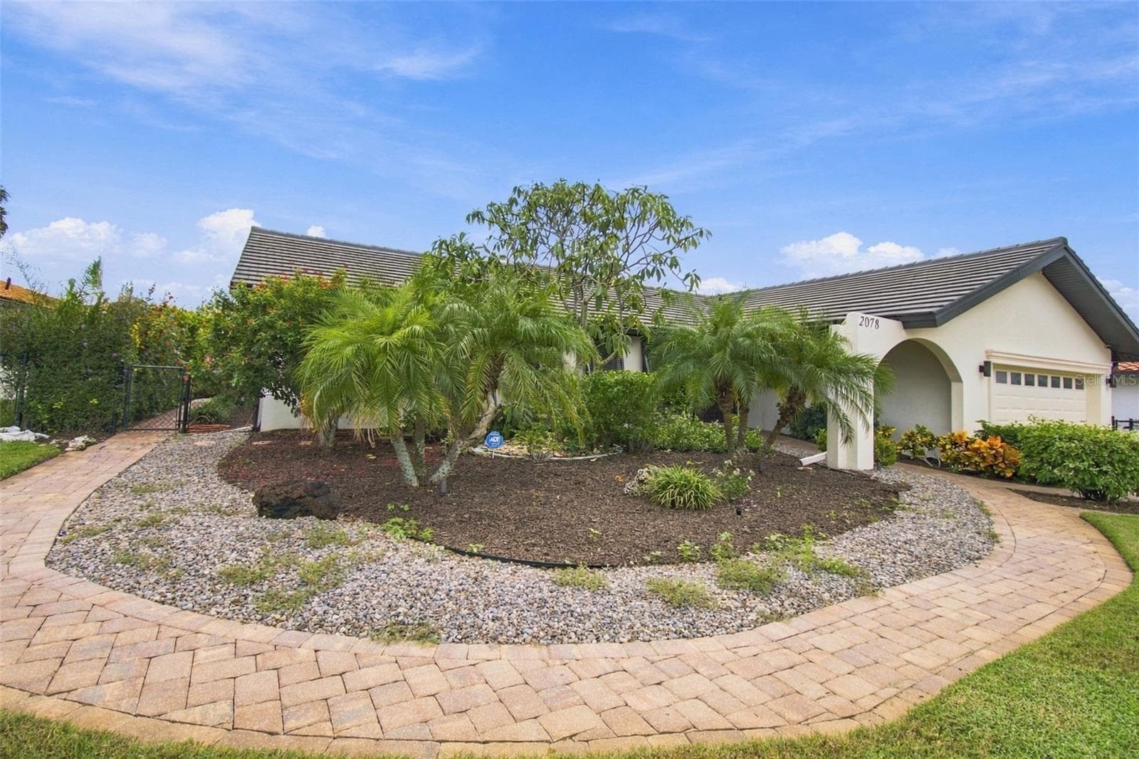 Single Family Residence at 2078 NE MONTANA AVE NE, ST PETERSBURG, photo 7 of 77