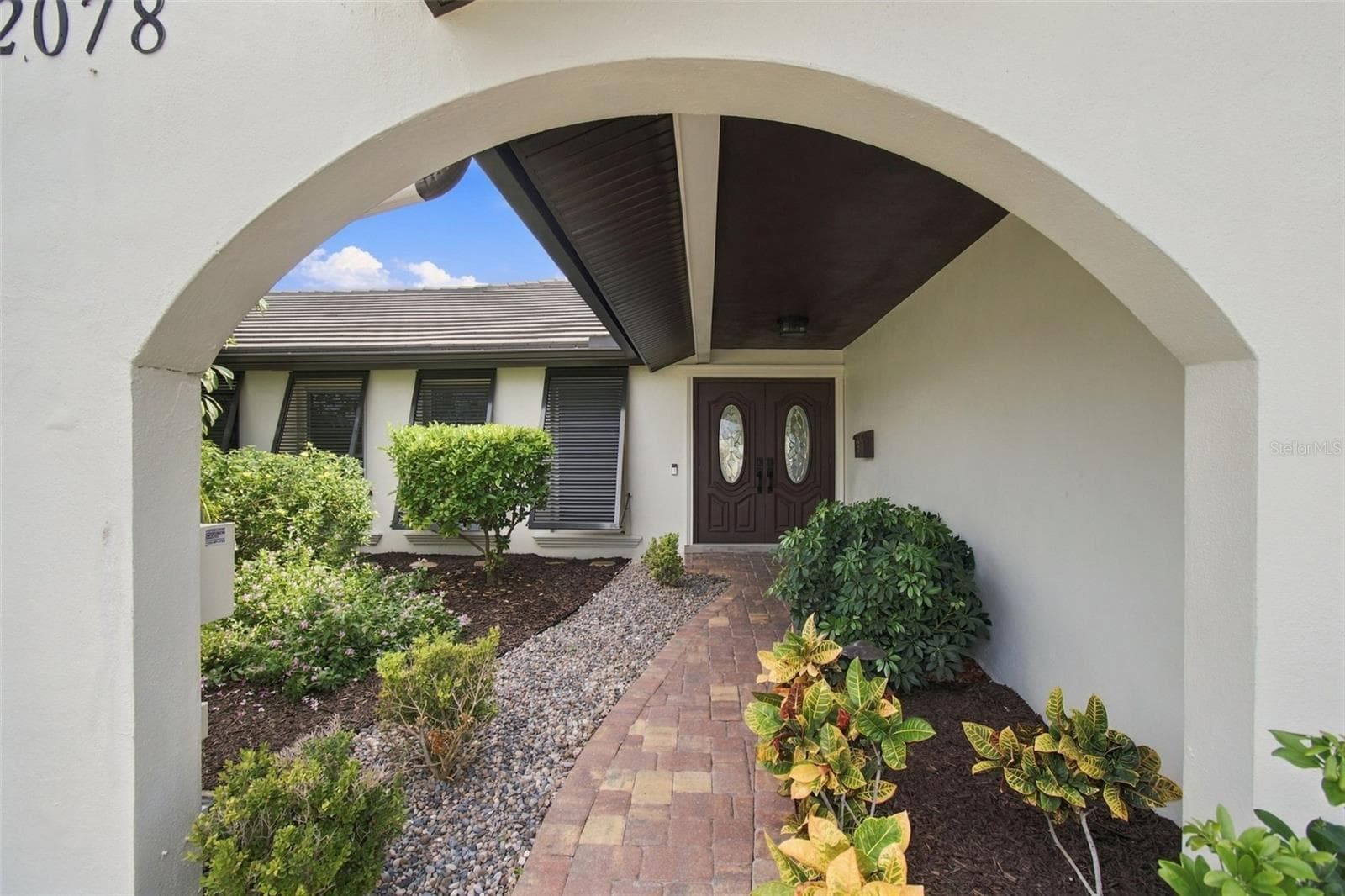 Single Family Residence at 2078 NE MONTANA AVE NE, ST PETERSBURG, photo 10 of 77