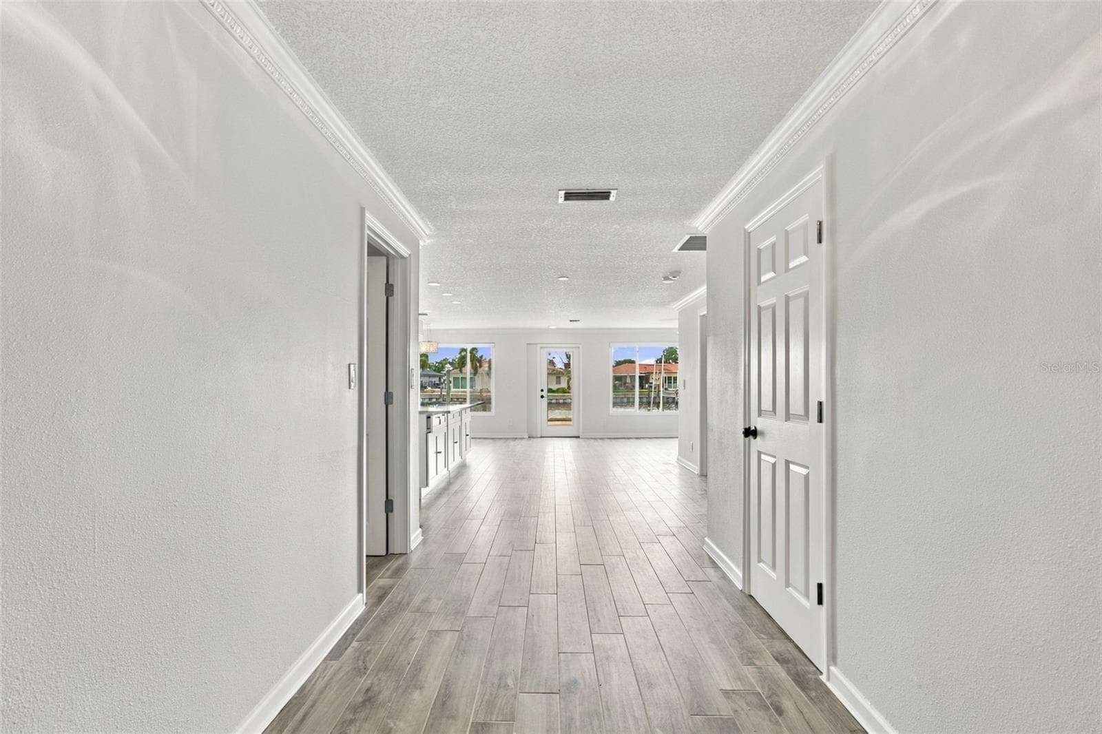 Single Family Residence at 2078 NE MONTANA AVE NE, ST PETERSBURG, photo 13 of 77
