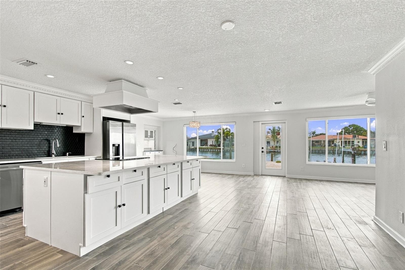 Single Family Residence at 2078 NE MONTANA AVE NE, ST PETERSBURG, photo 15 of 77