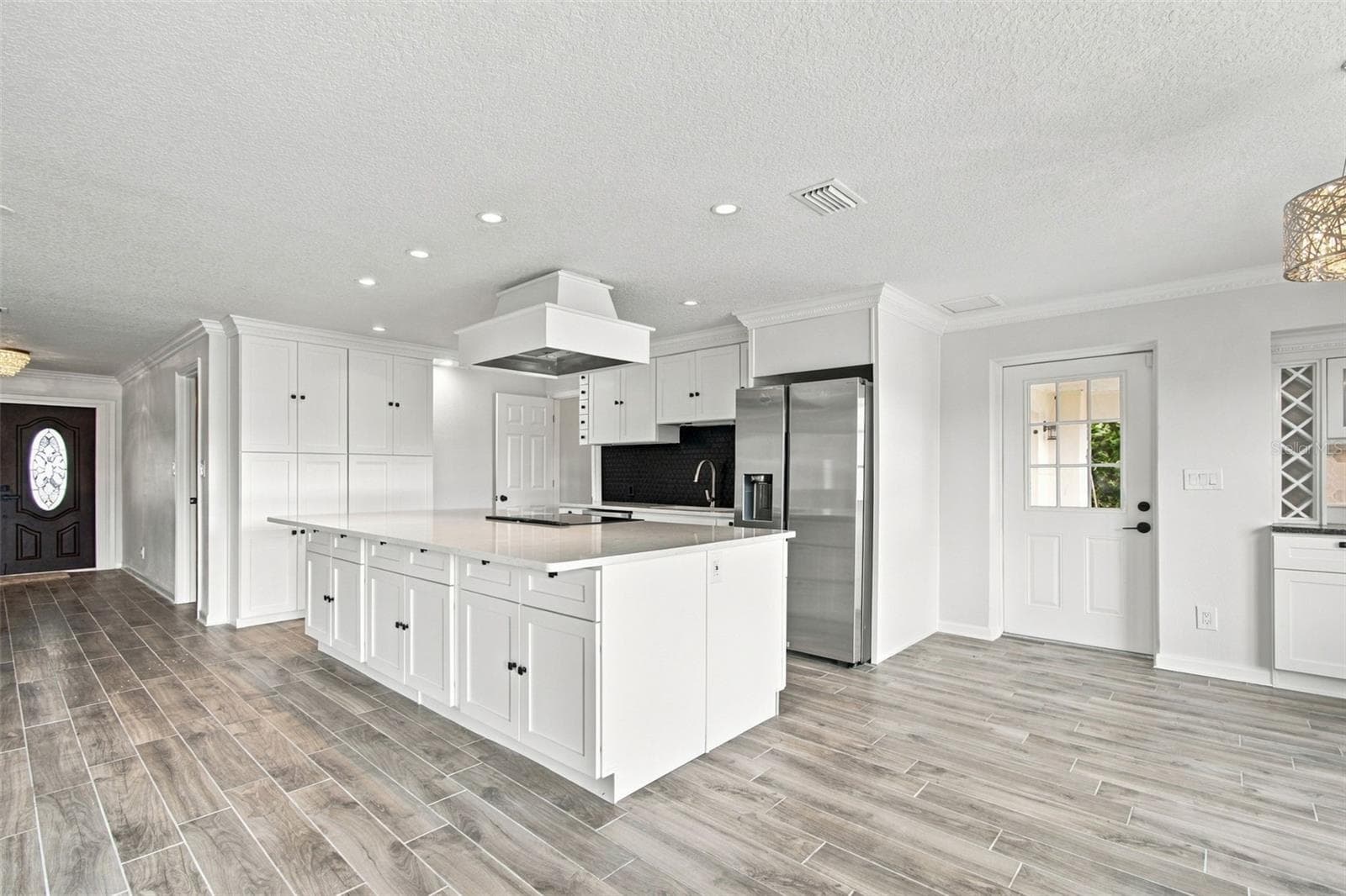 Single Family Residence at 2078 NE MONTANA AVE NE, ST PETERSBURG, photo 17 of 77