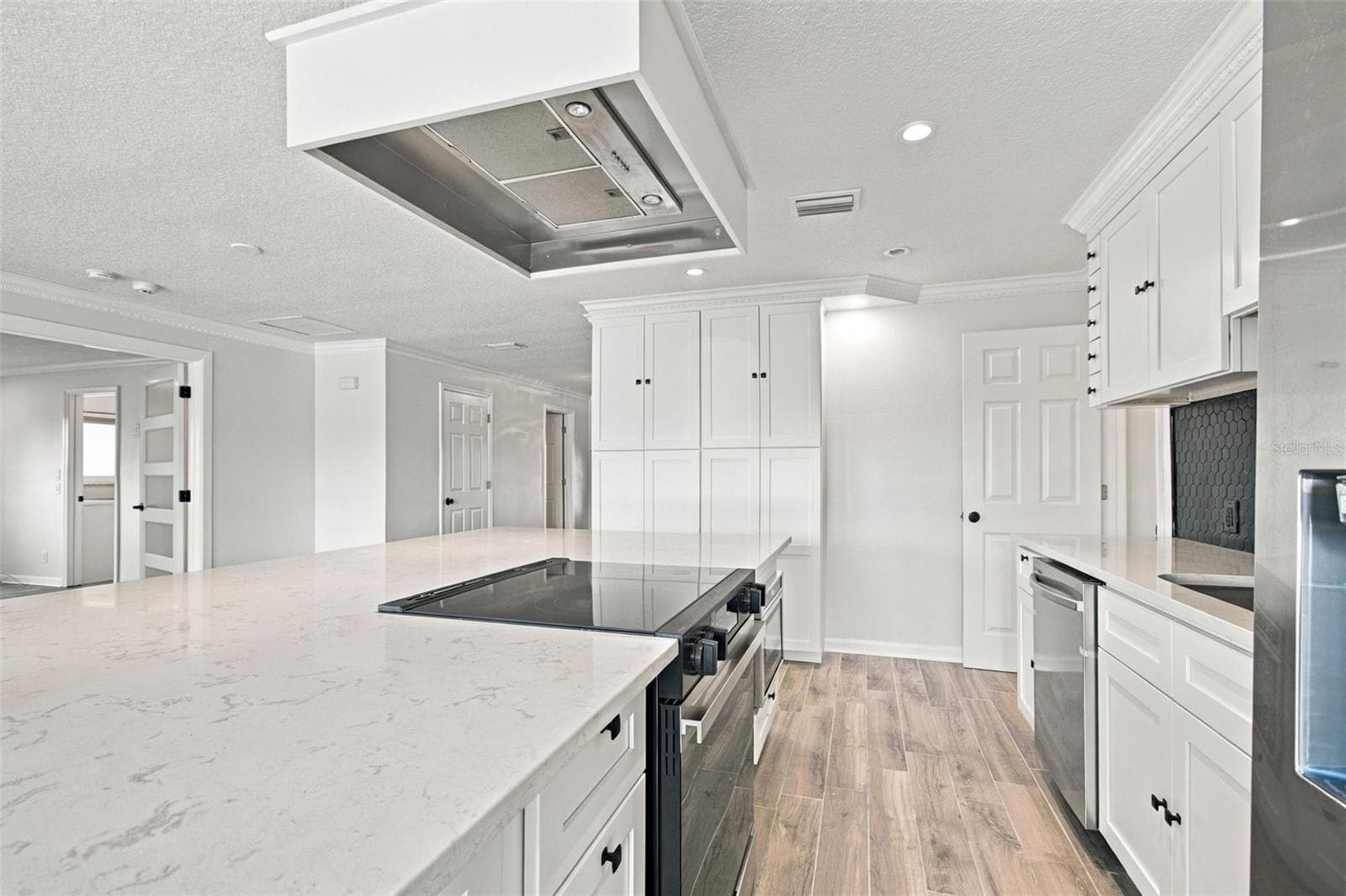 Single Family Residence at 2078 NE MONTANA AVE NE, ST PETERSBURG, photo 18 of 77