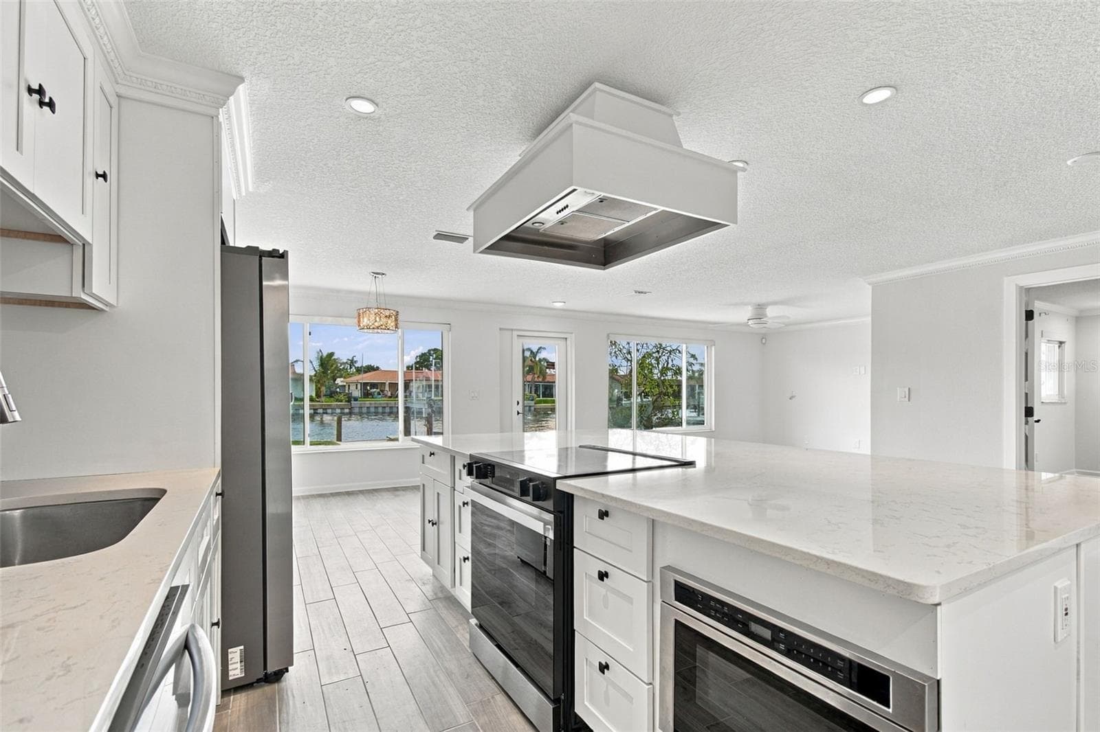 Single Family Residence at 2078 NE MONTANA AVE NE, ST PETERSBURG, photo 20 of 77