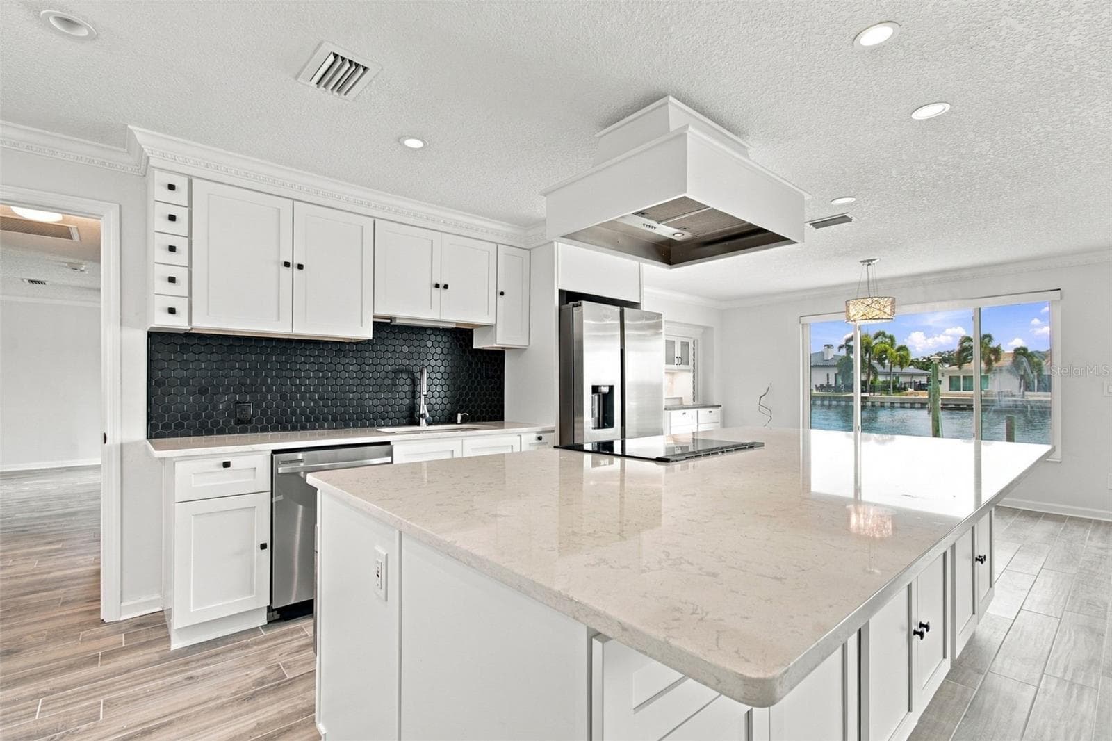 Single Family Residence at 2078 NE MONTANA AVE NE, ST PETERSBURG, photo 22 of 77