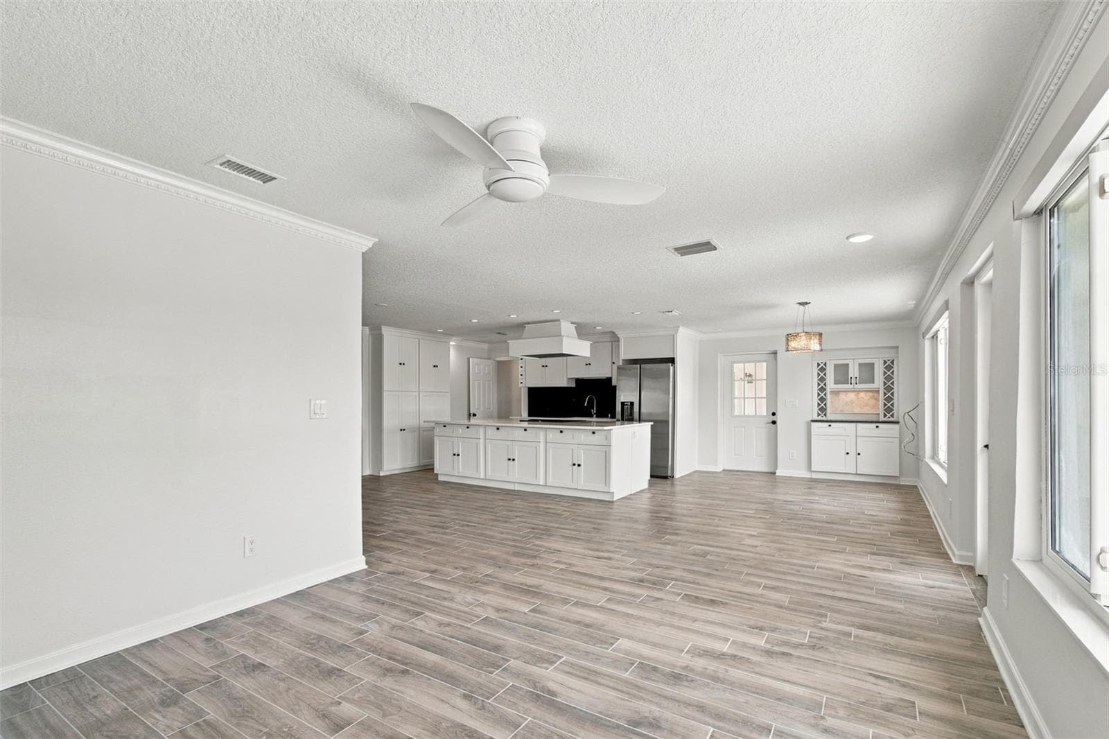 Single Family Residence at 2078 NE MONTANA AVE NE, ST PETERSBURG, photo 30 of 77