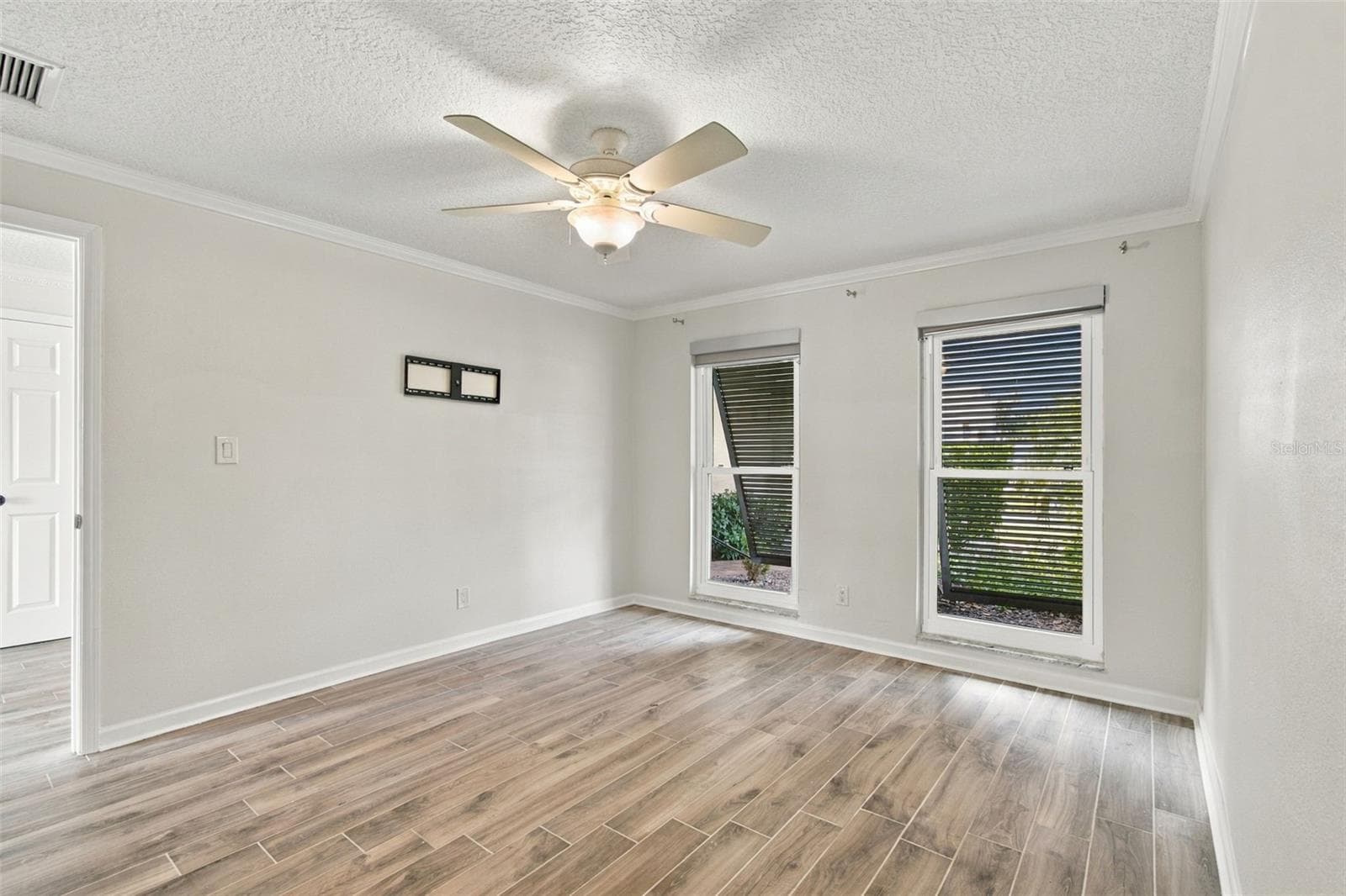 Single Family Residence at 2078 NE MONTANA AVE NE, ST PETERSBURG, photo 34 of 77