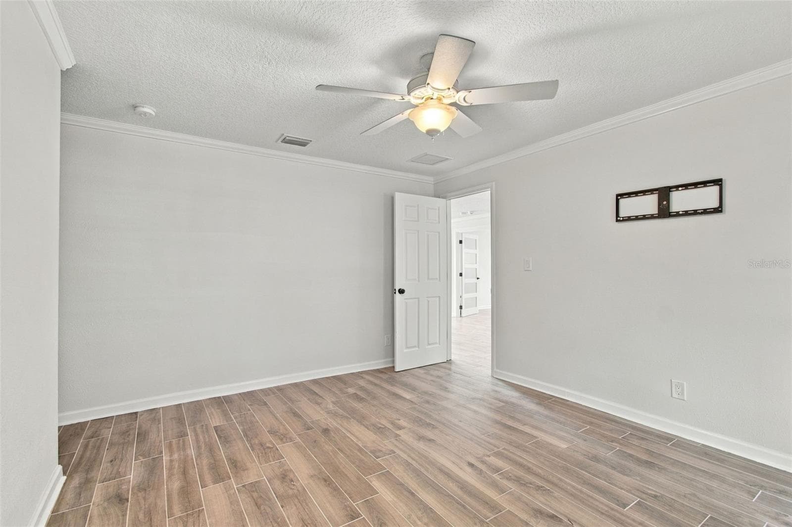 Single Family Residence at 2078 NE MONTANA AVE NE, ST PETERSBURG, photo 35 of 77