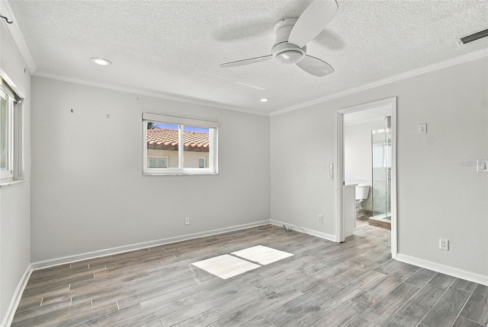 Single Family Residence at 2078 NE MONTANA AVE NE, ST PETERSBURG, photo 39 of 77