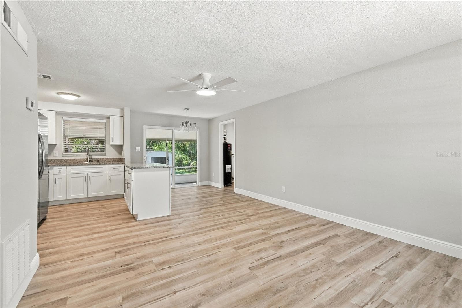 Single Family Residence at 330 BROOKLYN AVE, ORANGE CITY, photo 9 of 43
