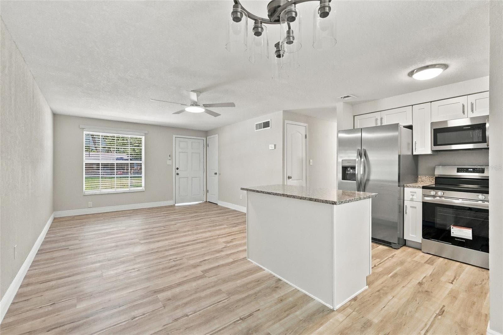 Single Family Residence at 330 BROOKLYN AVE, ORANGE CITY, photo 12 of 43