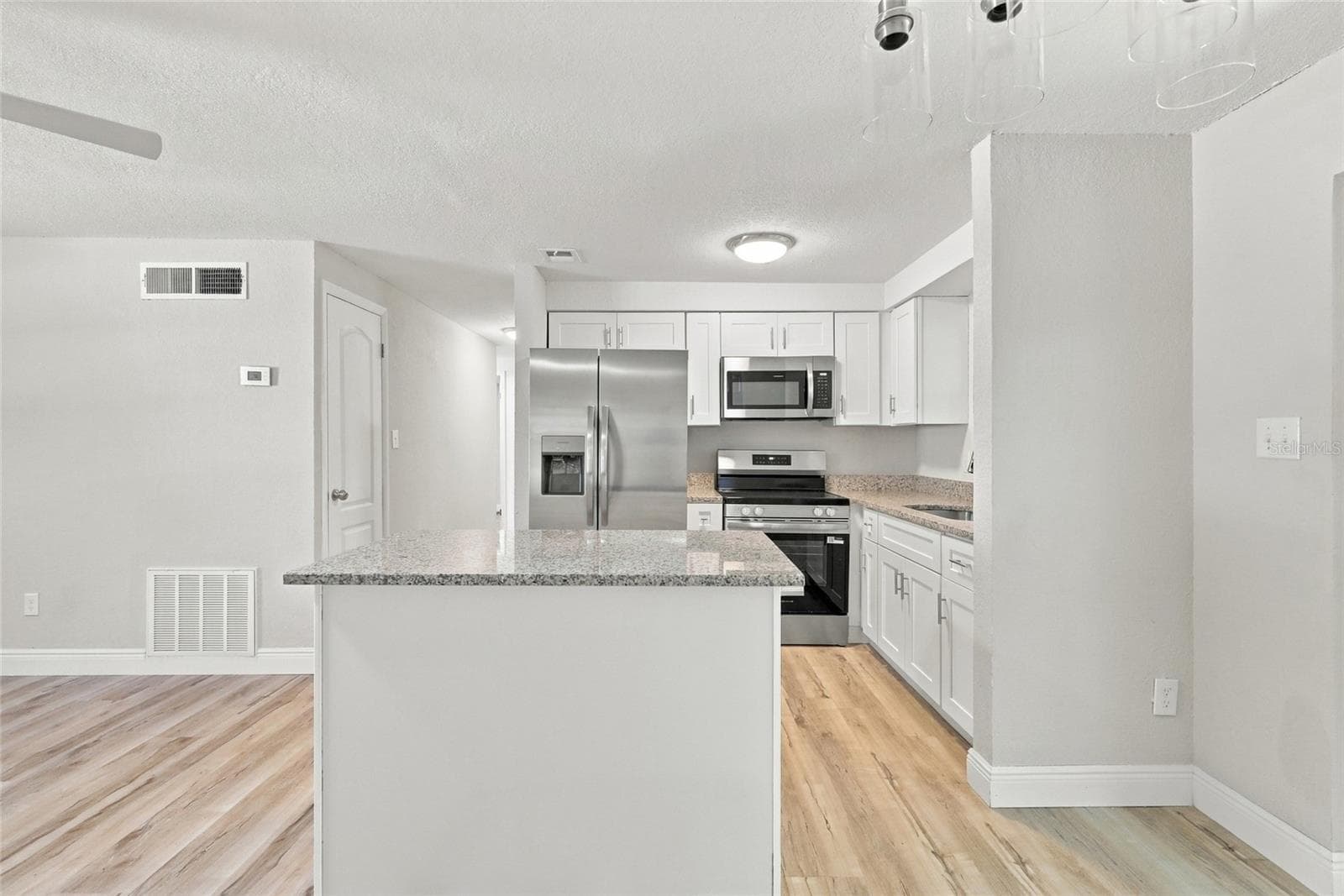 Single Family Residence at 330 BROOKLYN AVE, ORANGE CITY, photo 14 of 43