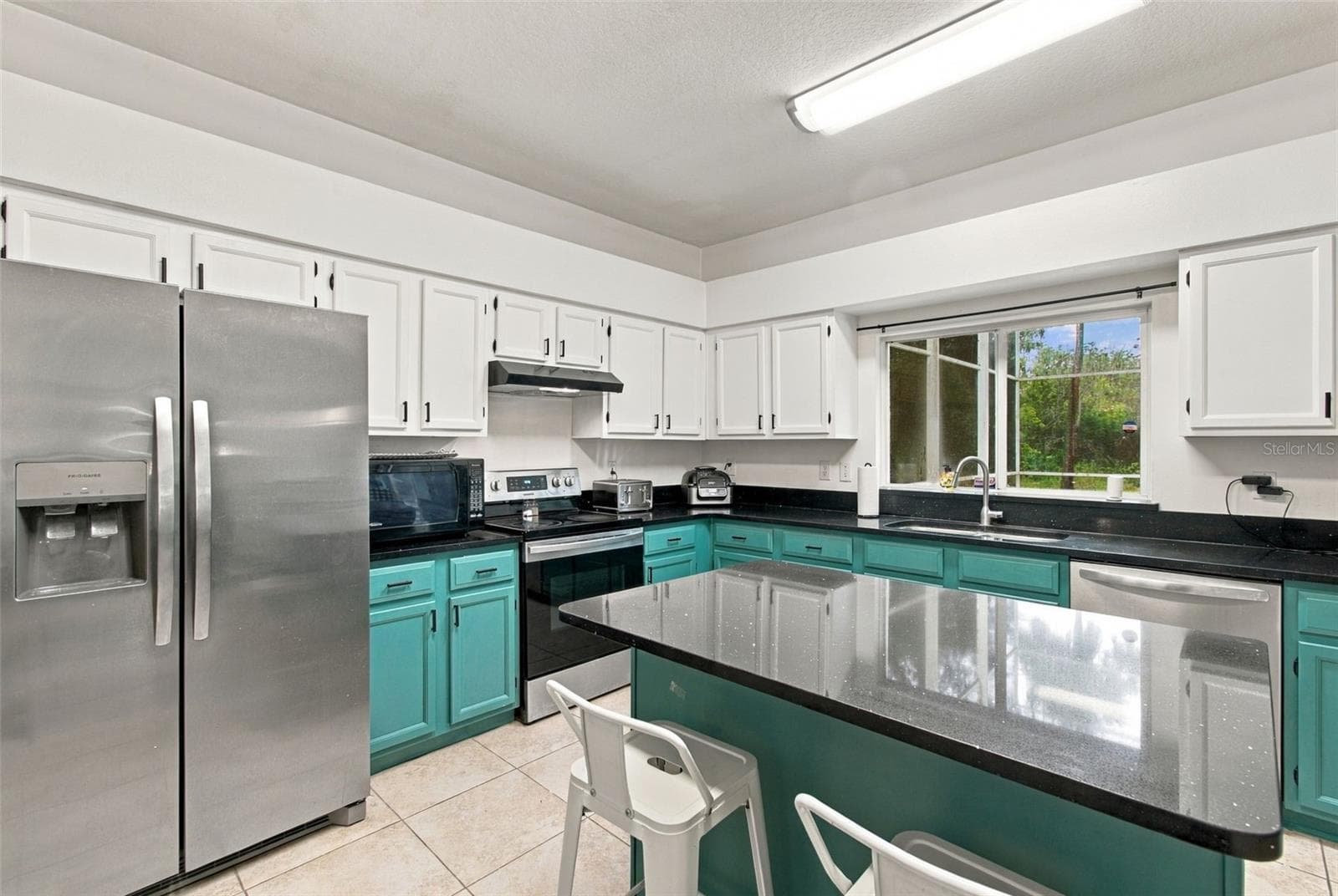 Stainless Appliances and Granite counters - 8102 STONEFIELD, TAMPA