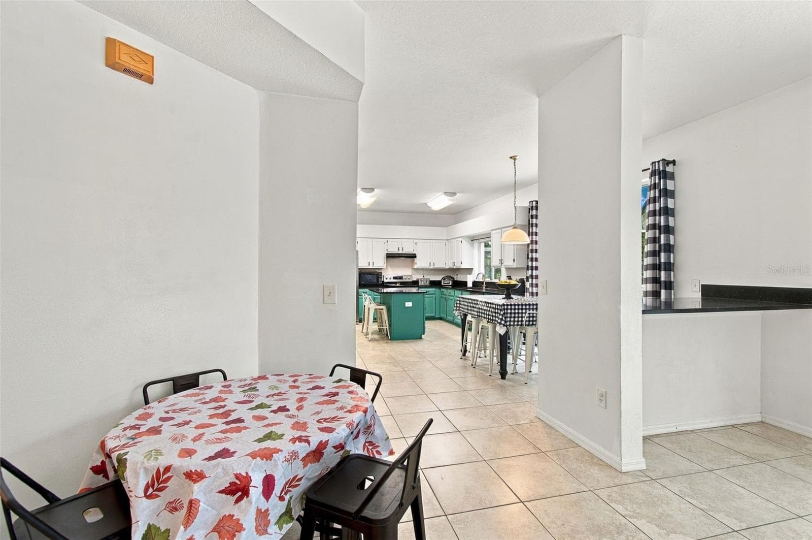 Kitchen Nook - 8102 STONEFIELD, TAMPA