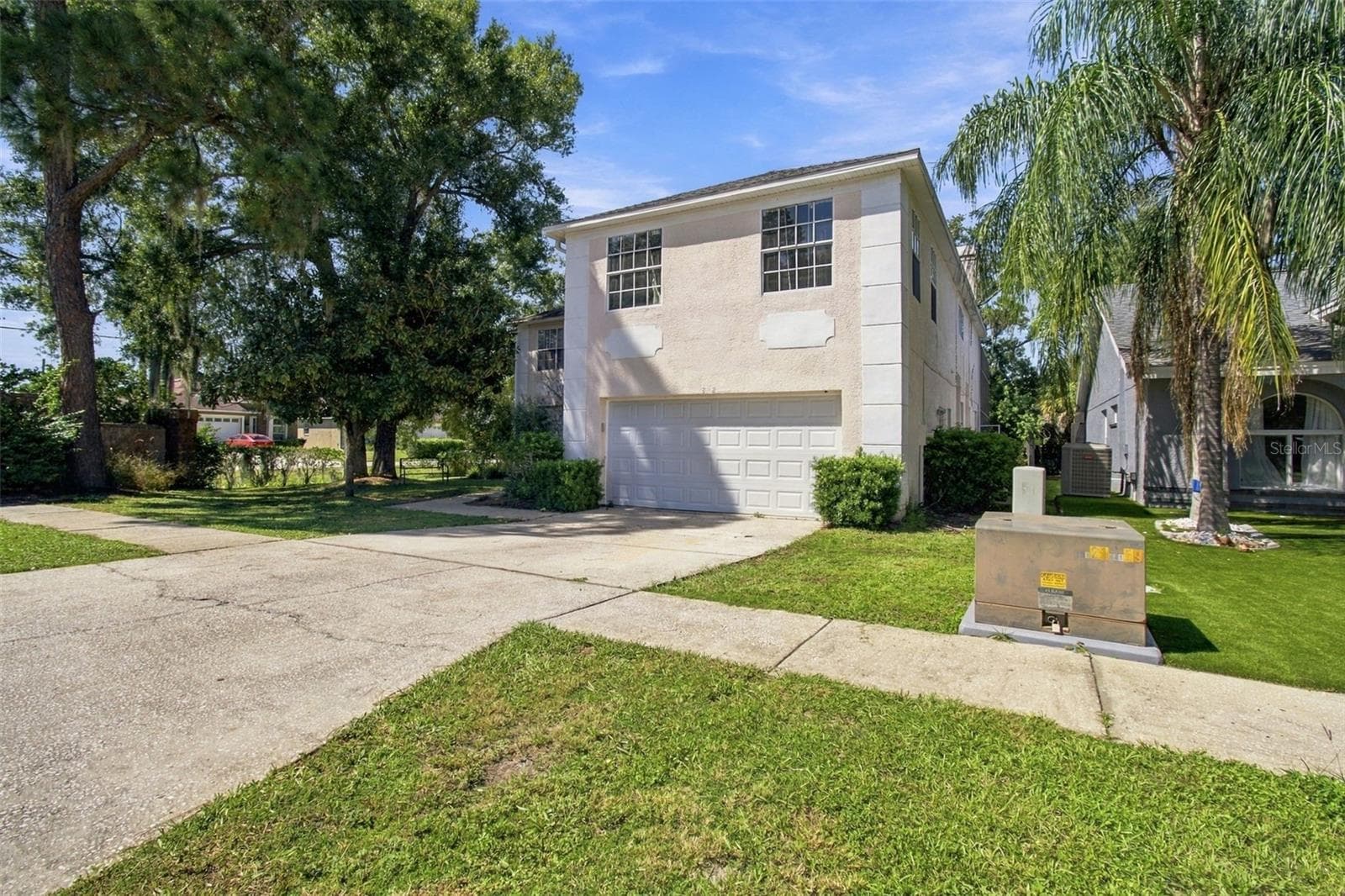 Large Driveway and sidewalks - 8102 STONEFIELD, TAMPA