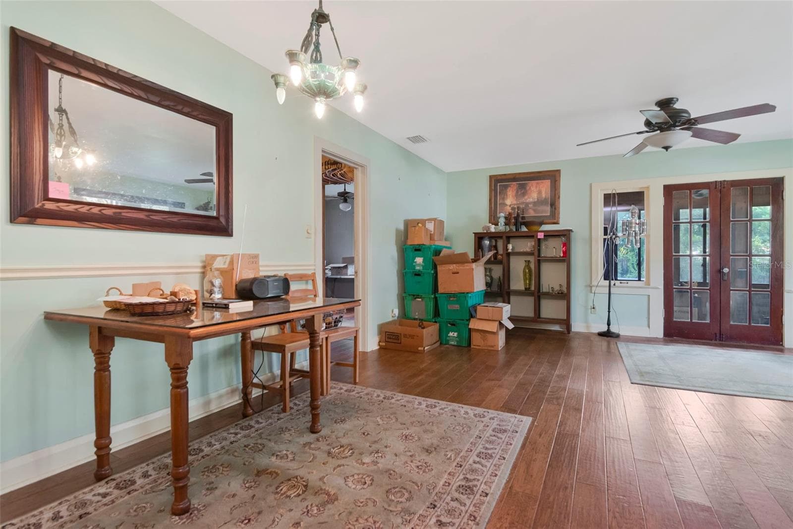 Single Family Residence at 2712 N MUNRO ST, TAMPA, photo 2 of 36