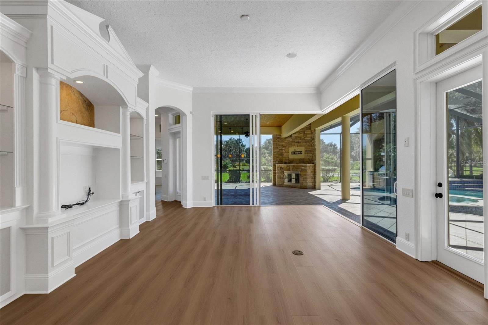The same new flooring flows into this part of the home for easy care and maintenance. - 6562 EAGLE VIEW LOOP, LAKELAND