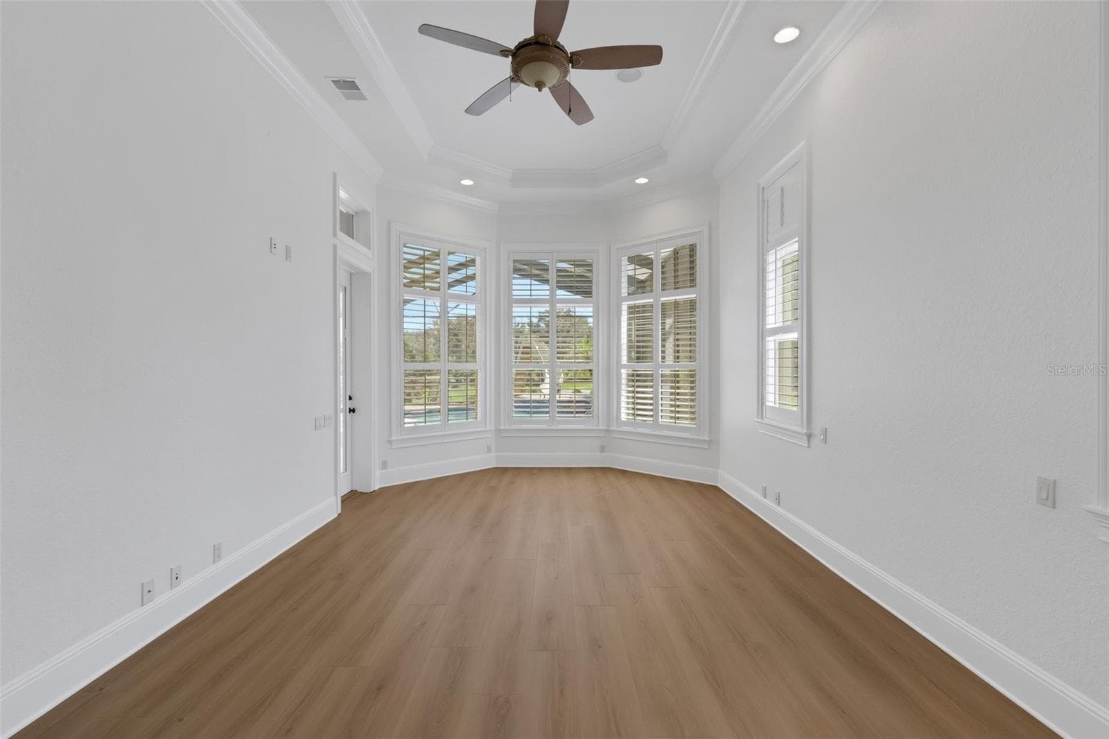 designed for a sitting area that overlooks the pool and backyard beyond. - 6562 EAGLE VIEW LOOP, LAKELAND