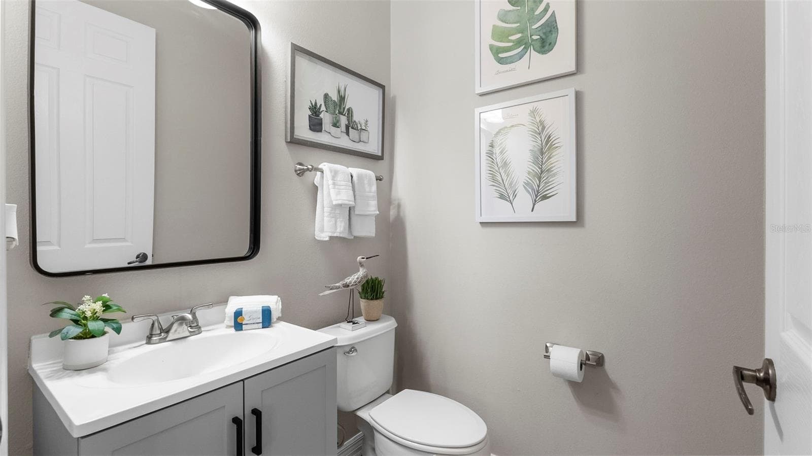 Half Bath-Updated Vanity & Fixtures - 20316 HERITAGE POINT DR, TAMPA
