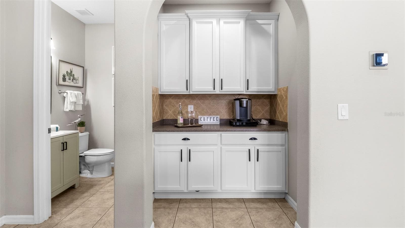 Dry Bar-Built-In Storage - 20316 HERITAGE POINT DR, TAMPA