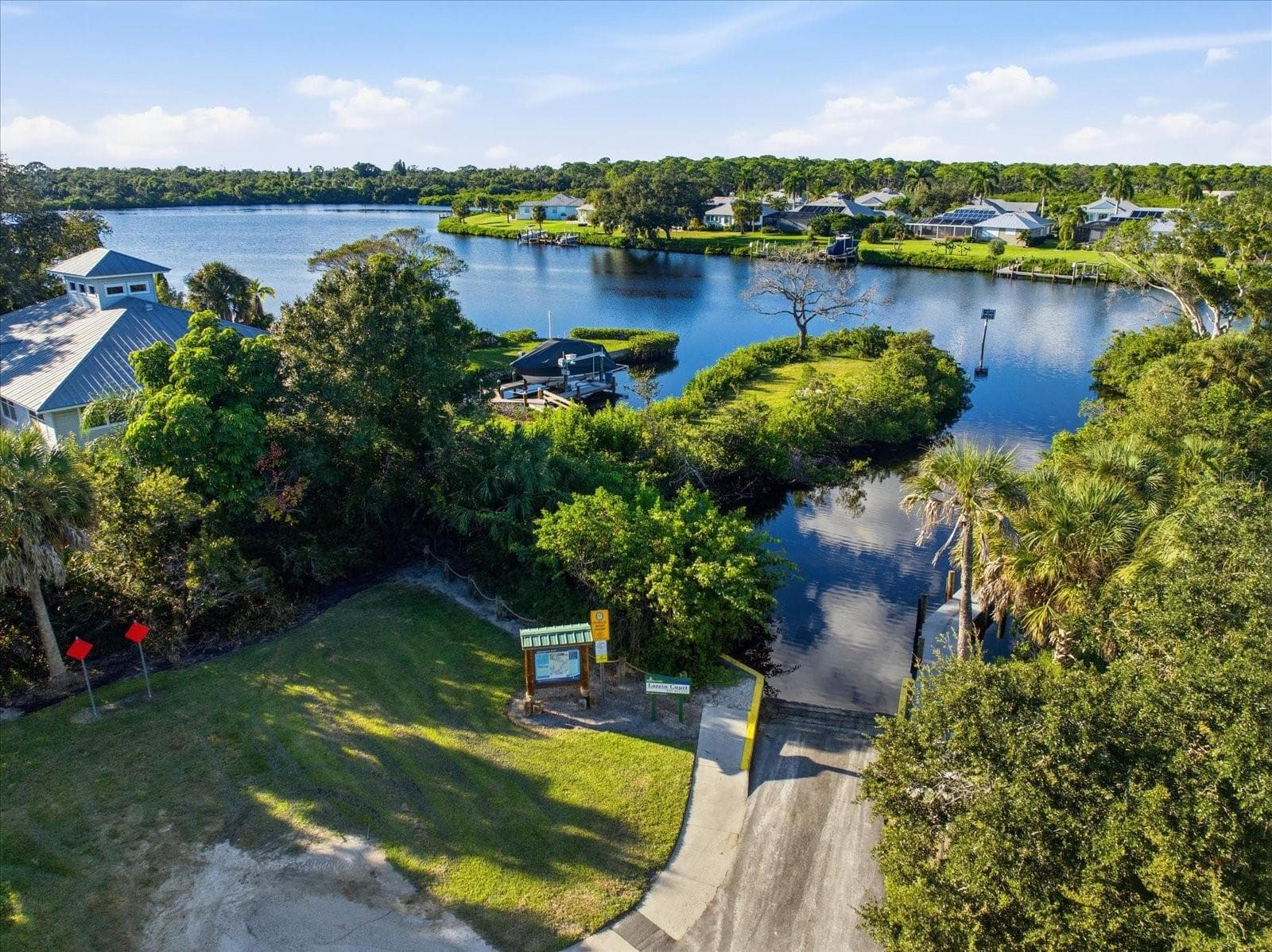 LORETO BOAT RAMP, 900 ft away, 2 min away! - 102 RIVER BLVD N, NOKOMIS
