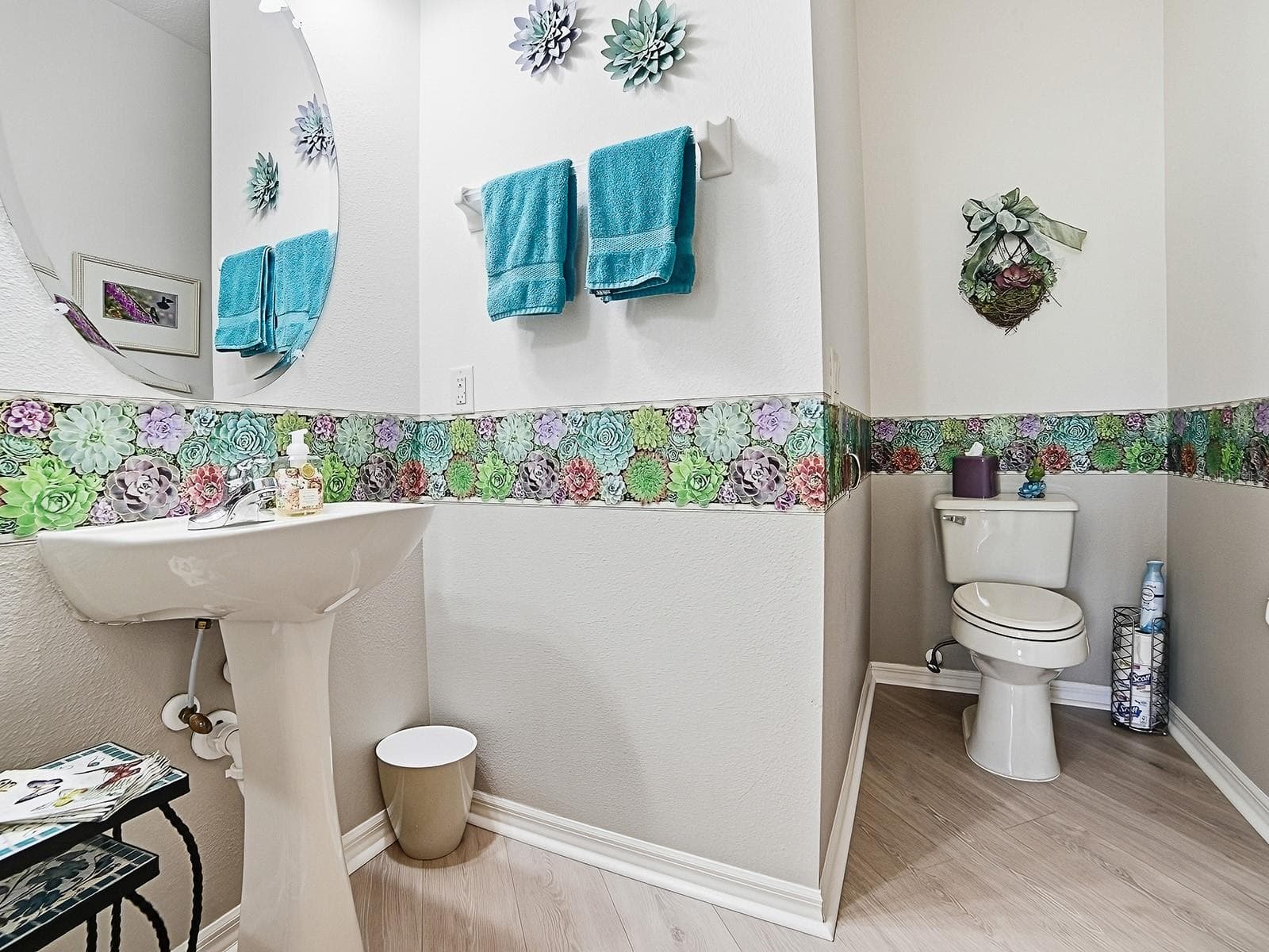 1/2 Bathroom for company - 4818 SABLE RIDGE CT, LEESBURG