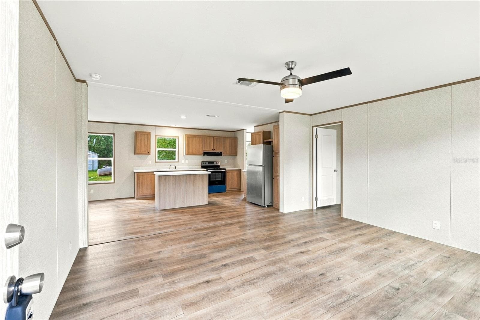 Manufactured Home at 4235 LINDA DRIVE DR, WESLEY CHAPEL, photo 4 of 50