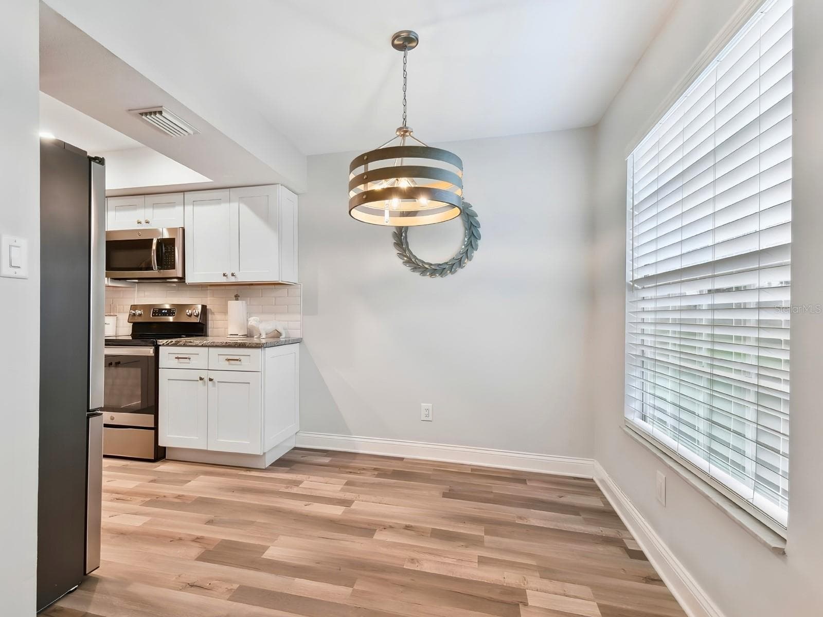 Townhouse at 14027 NOTREVILLE WAY, TAMPA, photo 3 of 32