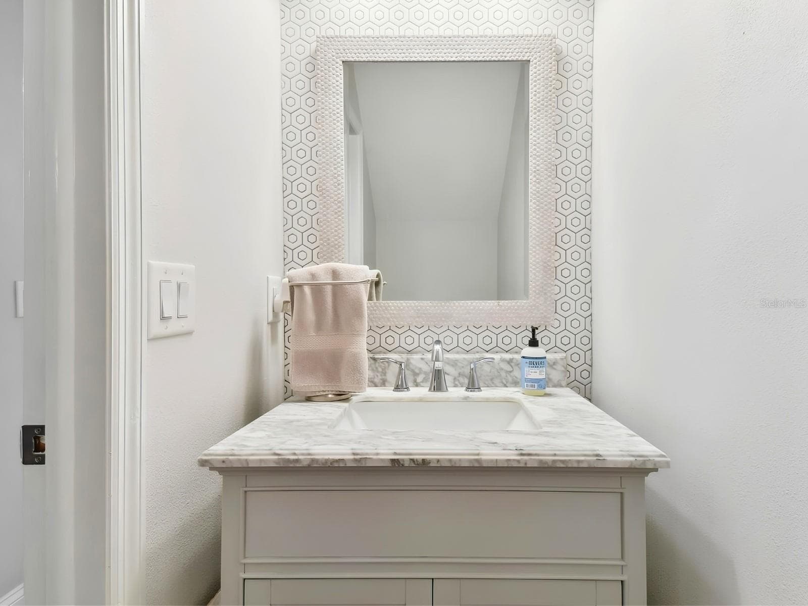 Townhouse at 14027 NOTREVILLE WAY, TAMPA, photo 11 of 32