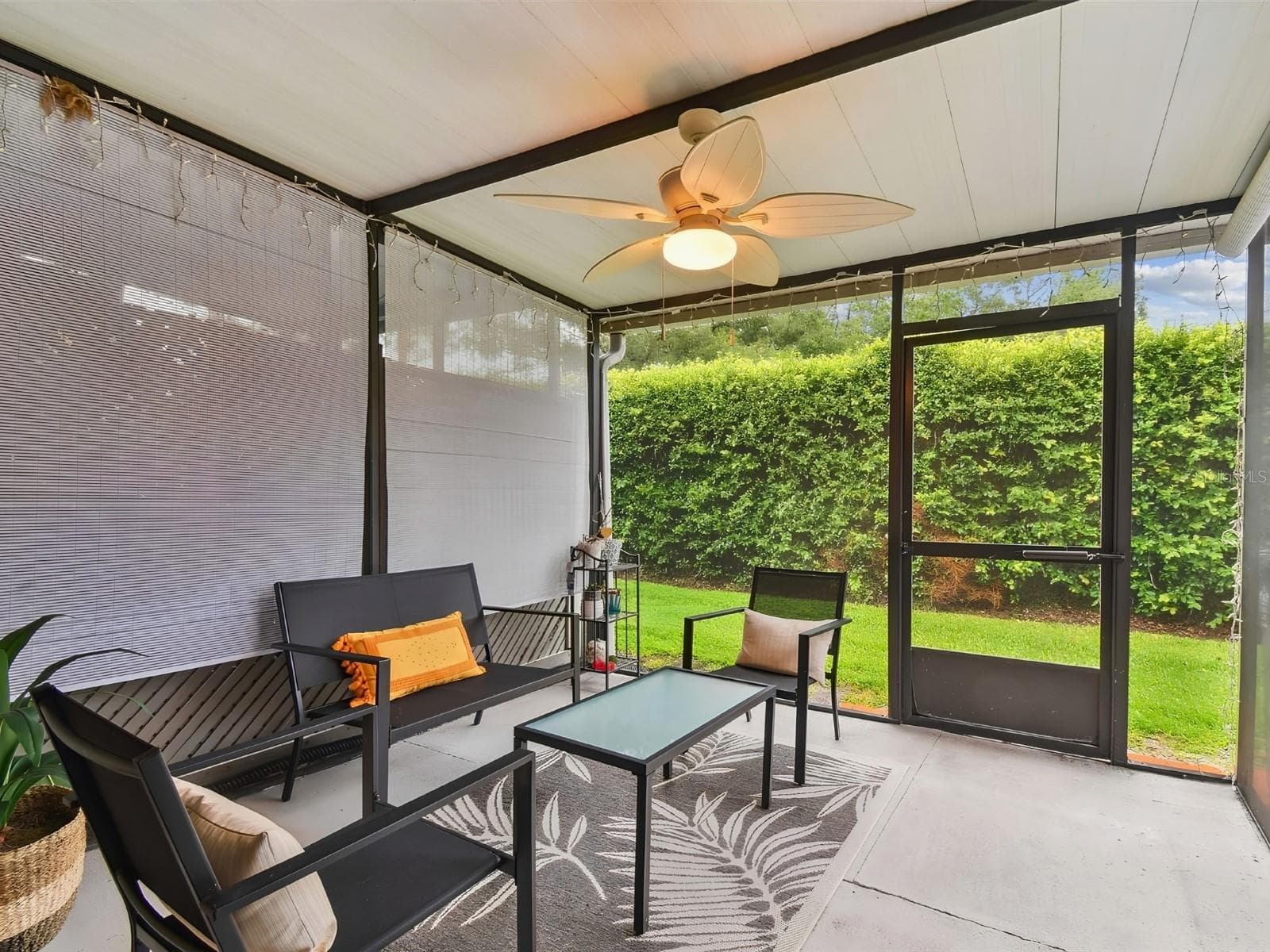 Townhouse at 14027 NOTREVILLE WAY, TAMPA, photo 14 of 32