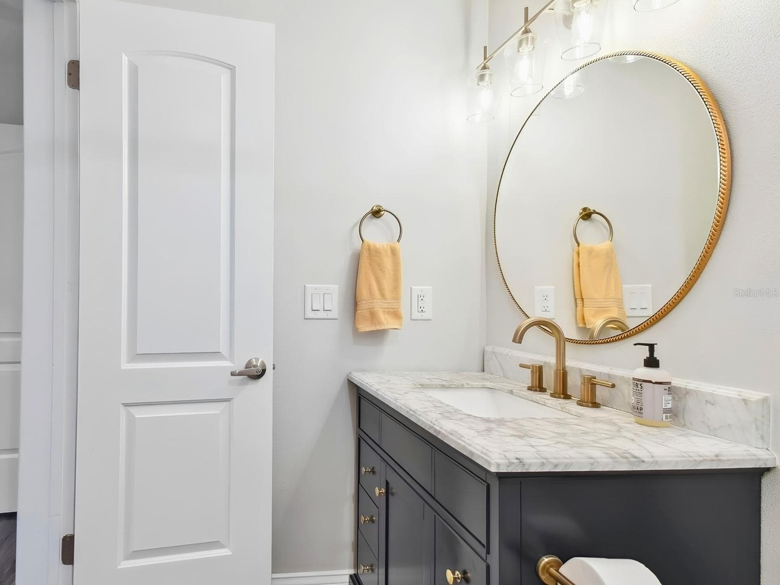 Townhouse at 14027 NOTREVILLE WAY, TAMPA, photo 23 of 32