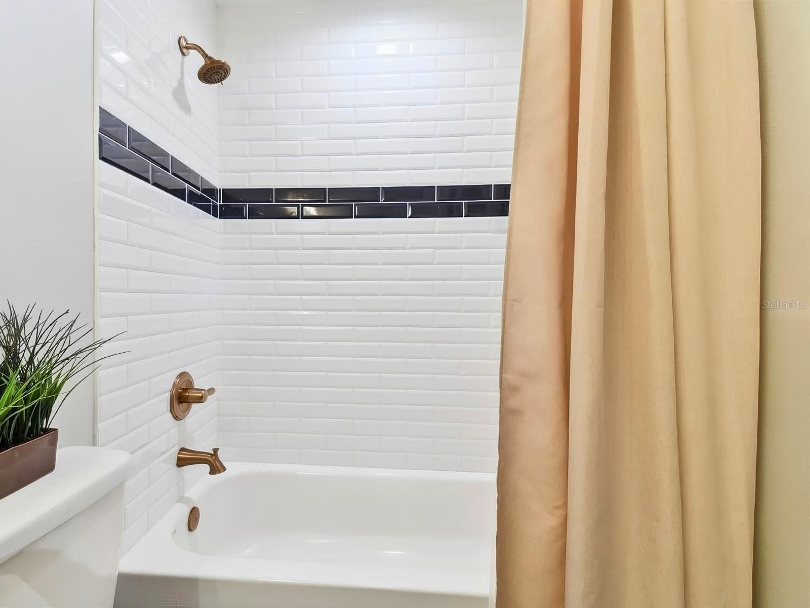 Townhouse at 14027 NOTREVILLE WAY, TAMPA, photo 24 of 32