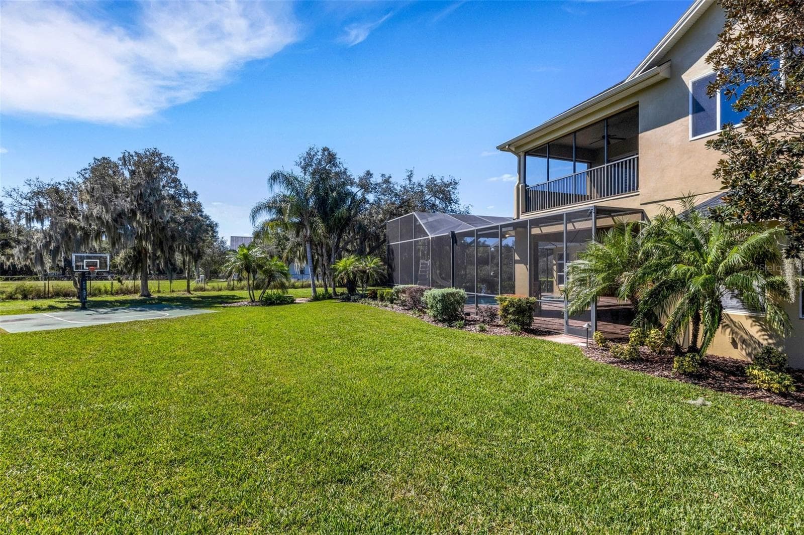 This residence is situated on one of the largest single lots in Eaglebrooke (approx 0.72 acre in size) so the backyard is amazing. - 6562 EAGLE VIEW LOOP, LAKELAND