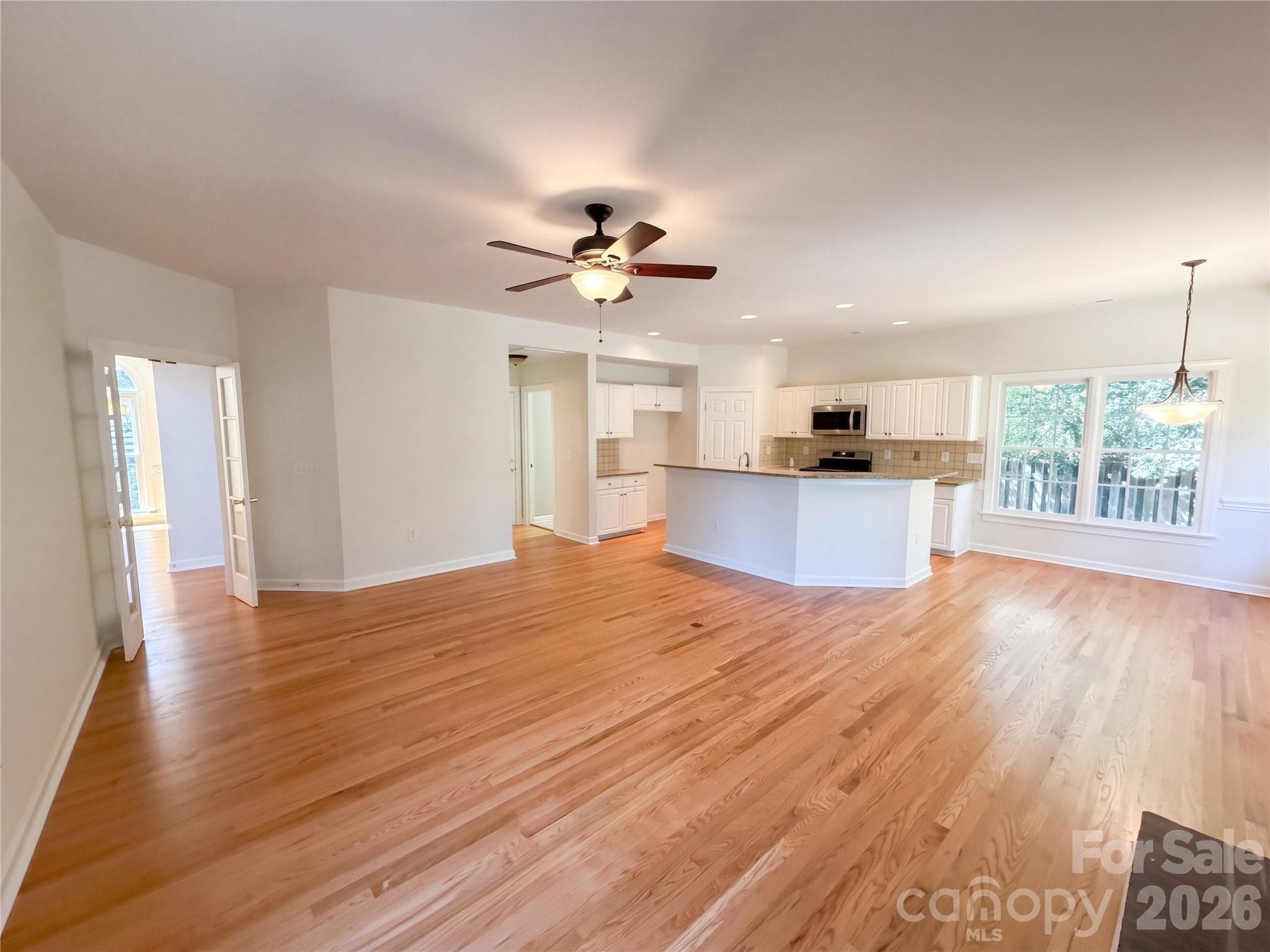 Single Family Residence at 5609 Fairvista Drive, Charlotte, photo 4 of 28