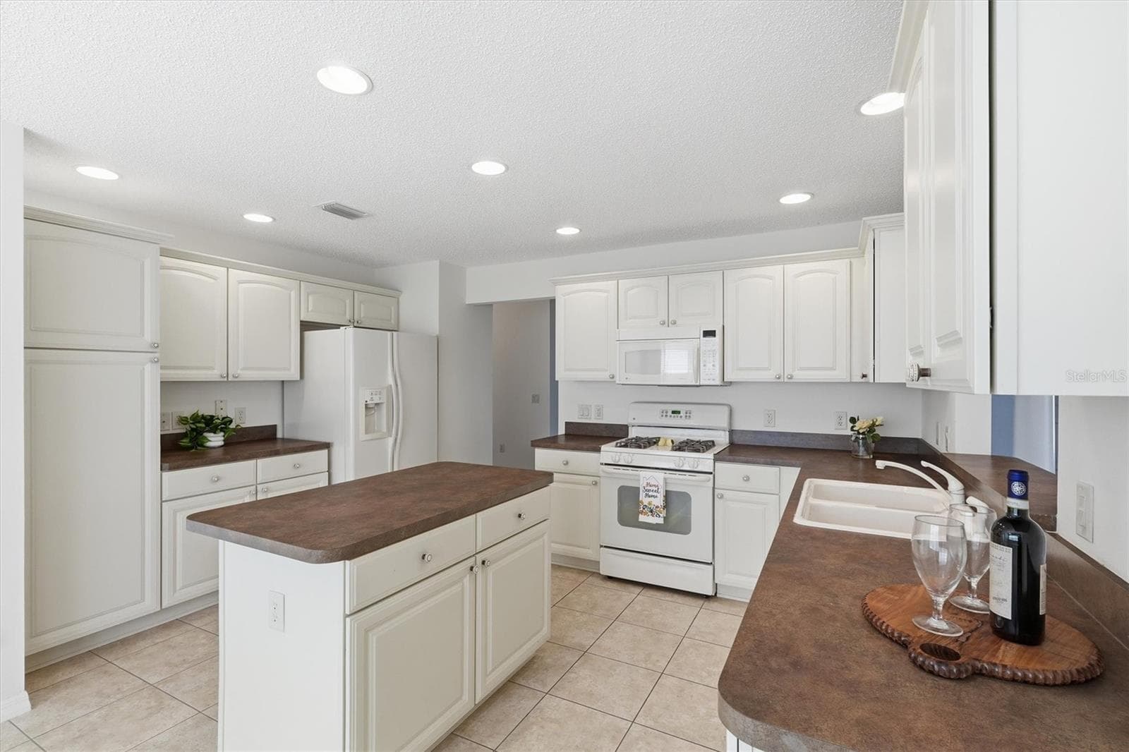 Kitchen Island with storage. - 1563 EASTOVER TER, THE VILLAGES