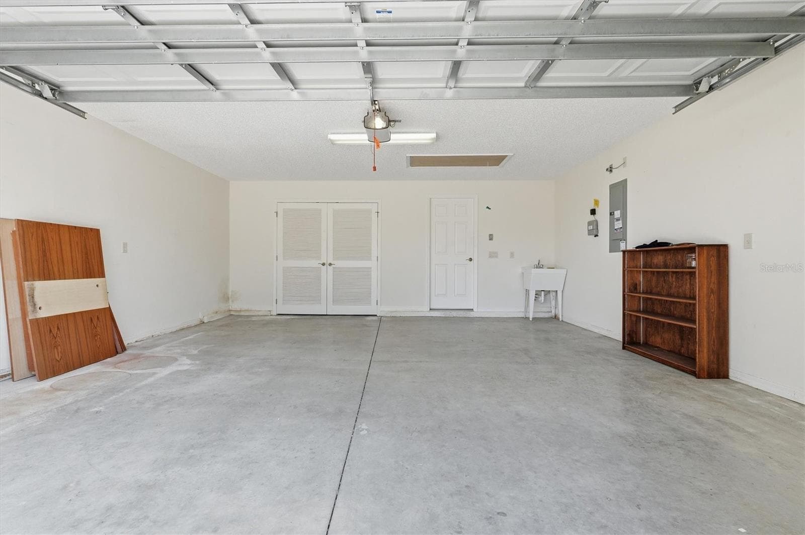 Two Car Garage, Wash Tub, Privacy Screen Sliding Door on Garage. - 1563 EASTOVER TER, THE VILLAGES