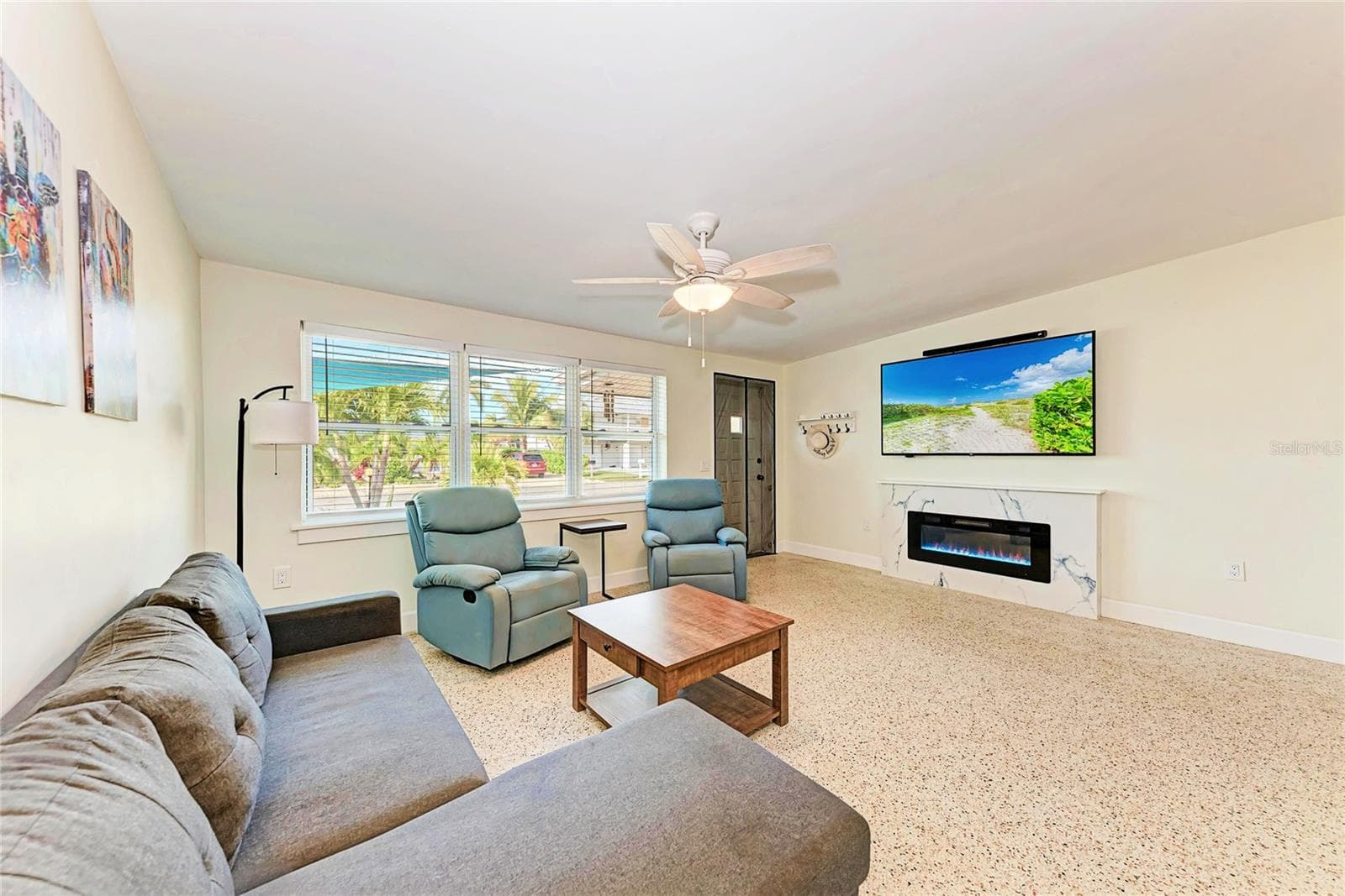 Single Family Residence at 503 BAYVIEW DR, HOLMES BEACH, photo 7 of 54