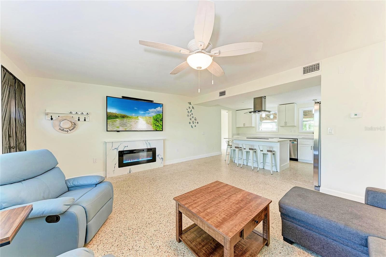 Single Family Residence at 503 BAYVIEW DR, HOLMES BEACH, photo 10 of 54