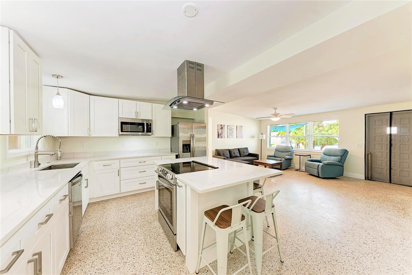 Single Family Residence at 503 BAYVIEW DR, HOLMES BEACH, photo 11 of 54
