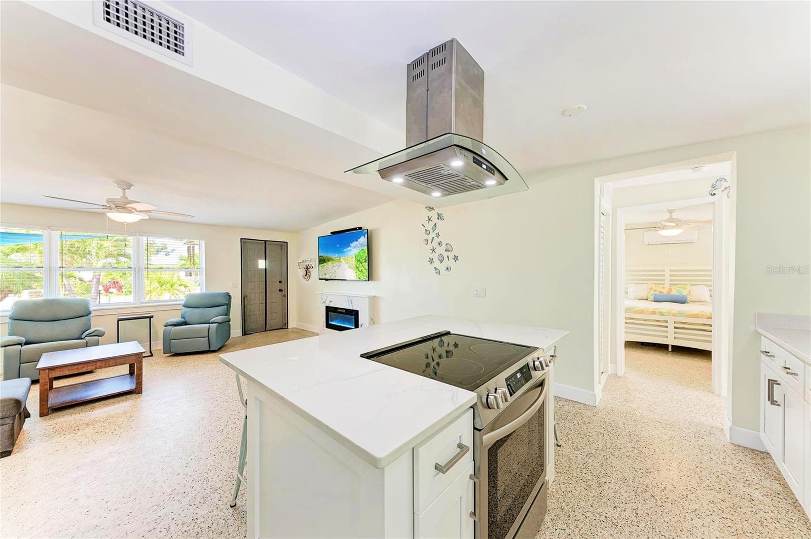Single Family Residence at 503 BAYVIEW DR, HOLMES BEACH, photo 13 of 54