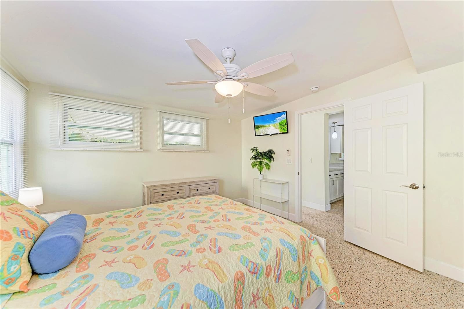 Single Family Residence at 503 BAYVIEW DR, HOLMES BEACH, photo 19 of 54