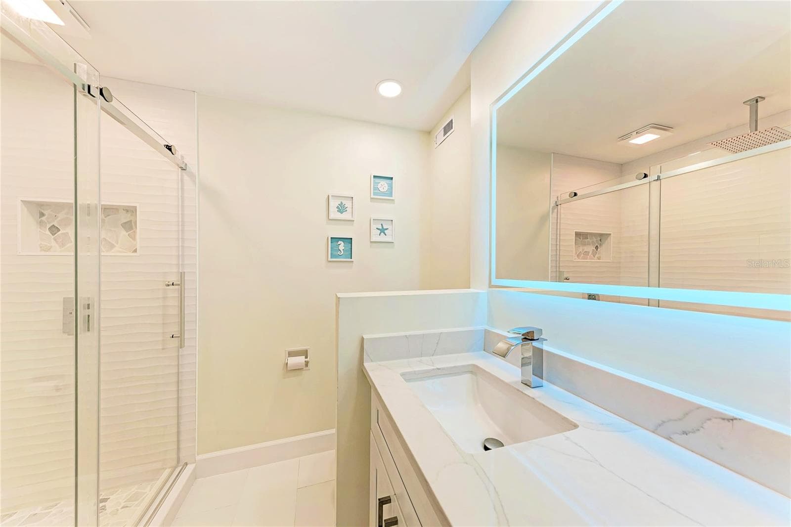 Single Family Residence at 503 BAYVIEW DR, HOLMES BEACH, photo 20 of 54