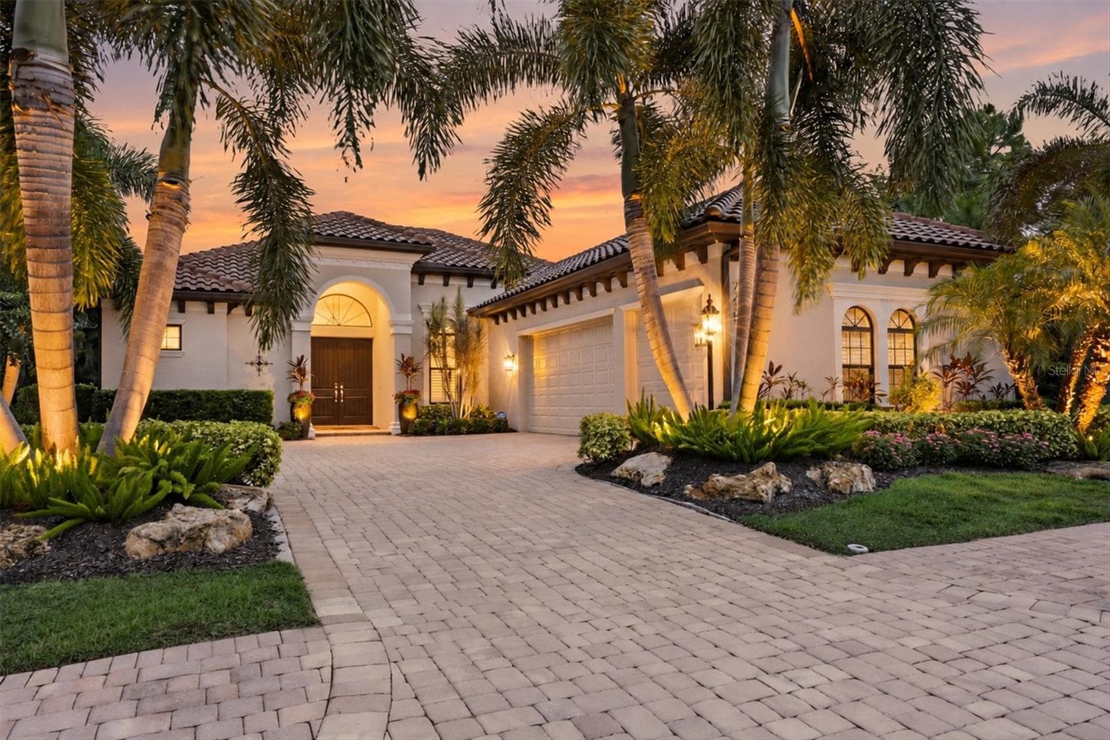 Single Family Residence at 7235 PRESTBURY CIR, LAKEWOOD RANCH, photo 2 of 43