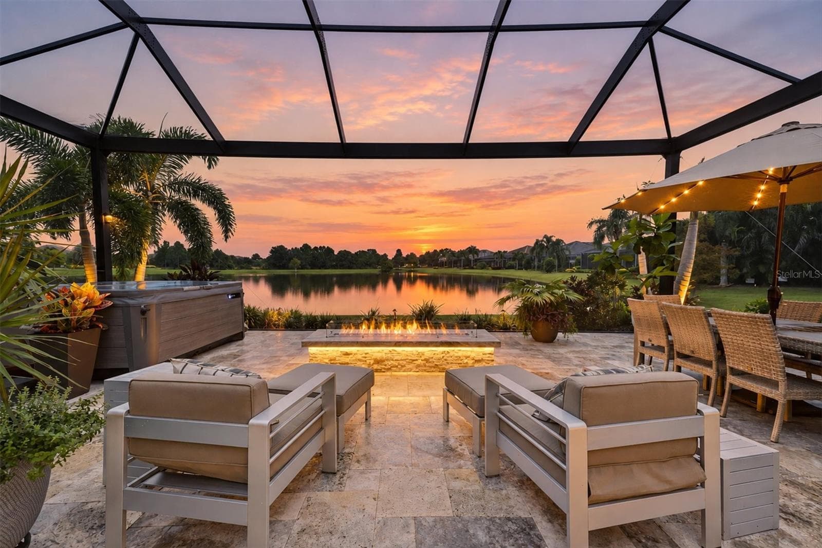 Single Family Residence at 7235 PRESTBURY CIR, LAKEWOOD RANCH, photo 3 of 43