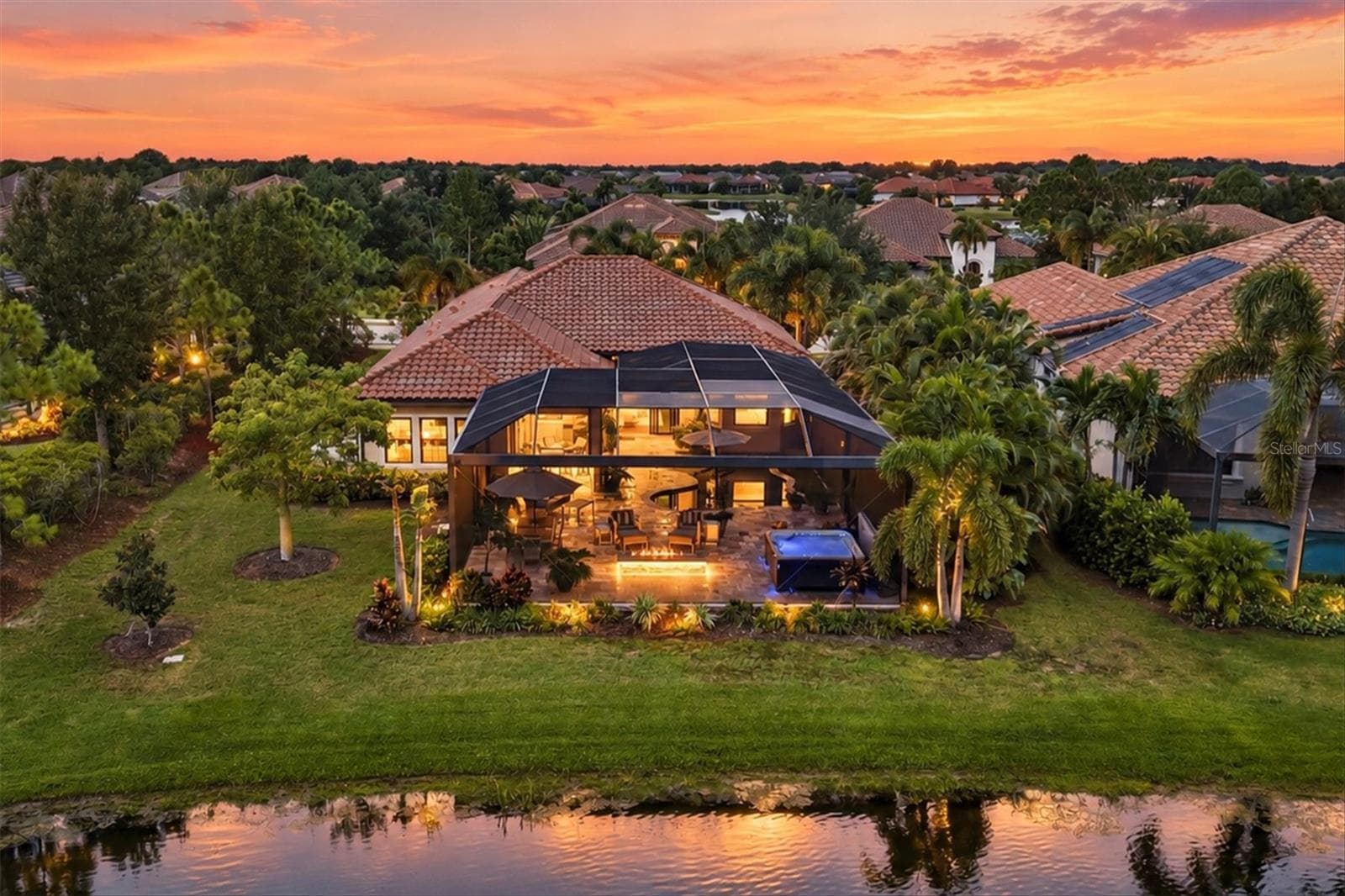 Single Family Residence at 7235 PRESTBURY CIR, LAKEWOOD RANCH, photo 9 of 43