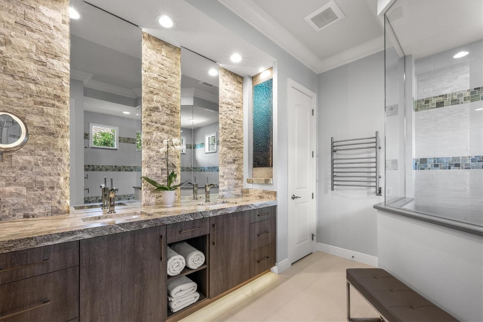 Single Family Residence at 7235 PRESTBURY CIR, LAKEWOOD RANCH, photo 19 of 43