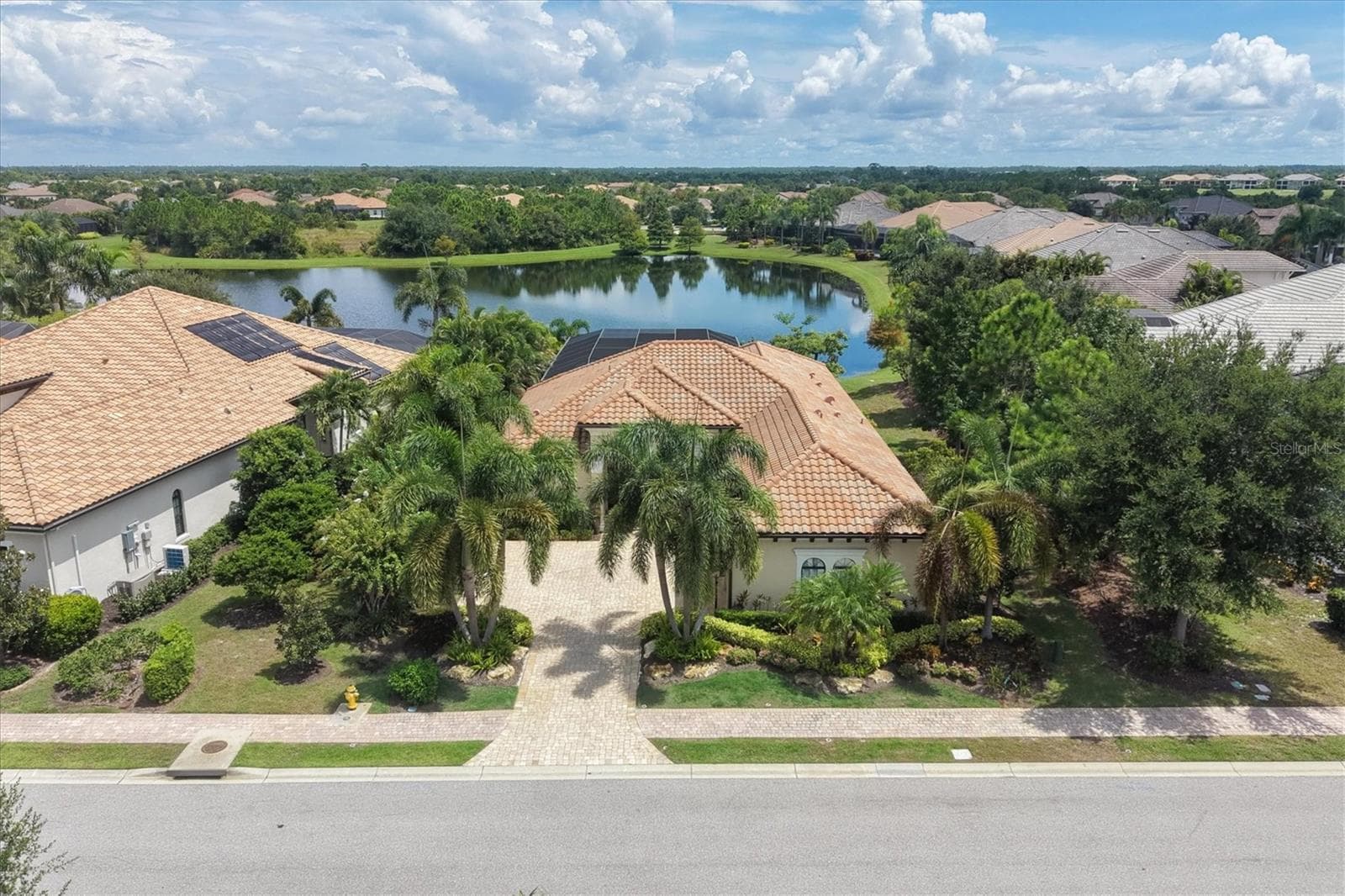 Single Family Residence at 7235 PRESTBURY CIR, LAKEWOOD RANCH, photo 32 of 43