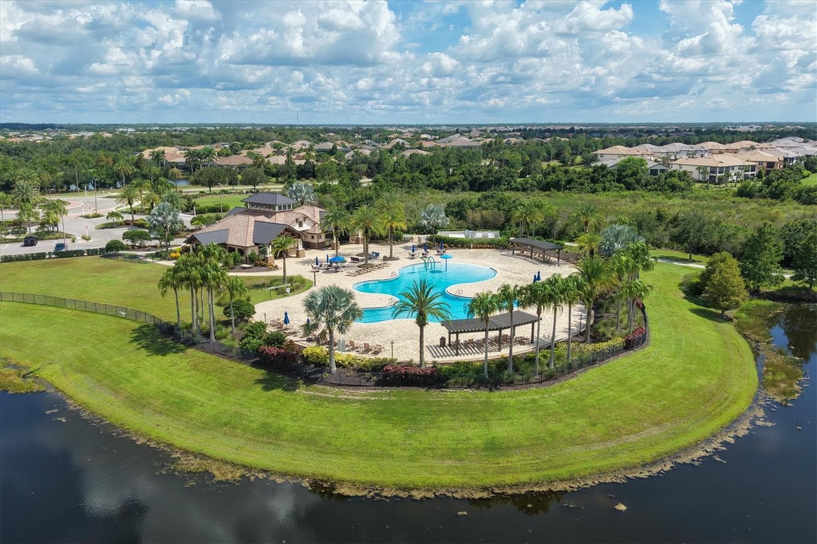 Single Family Residence at 7235 PRESTBURY CIR, LAKEWOOD RANCH, photo 38 of 43