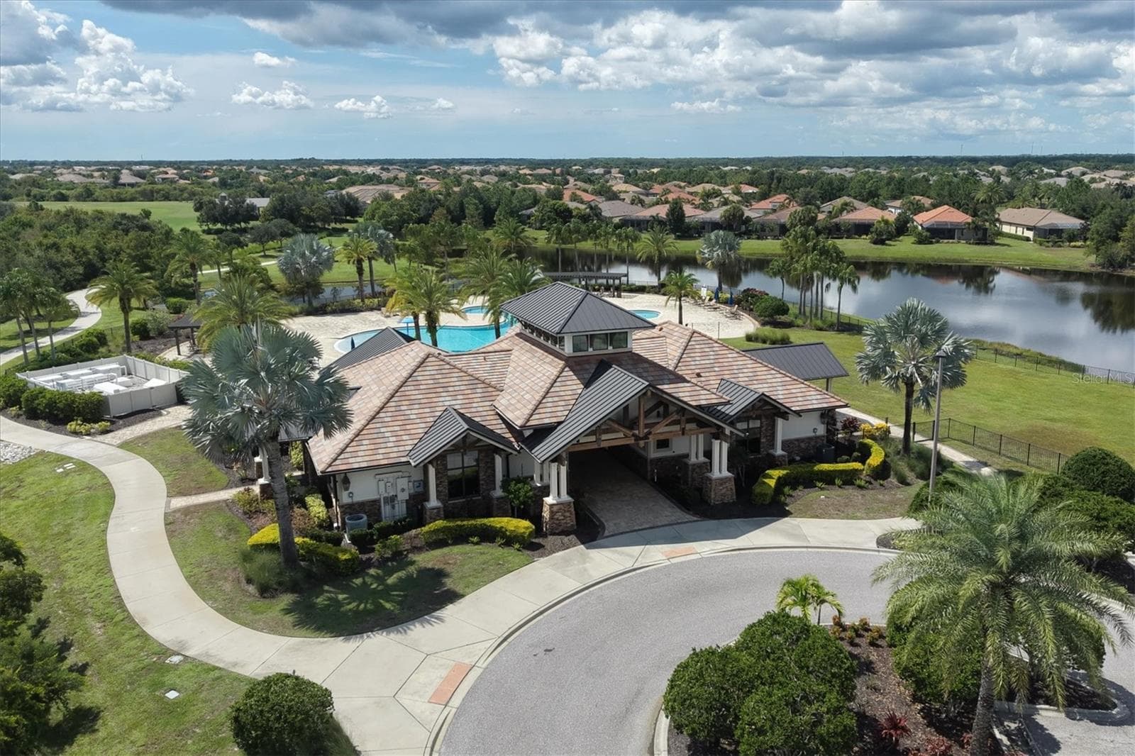 Single Family Residence at 7235 PRESTBURY CIR, LAKEWOOD RANCH, photo 42 of 43