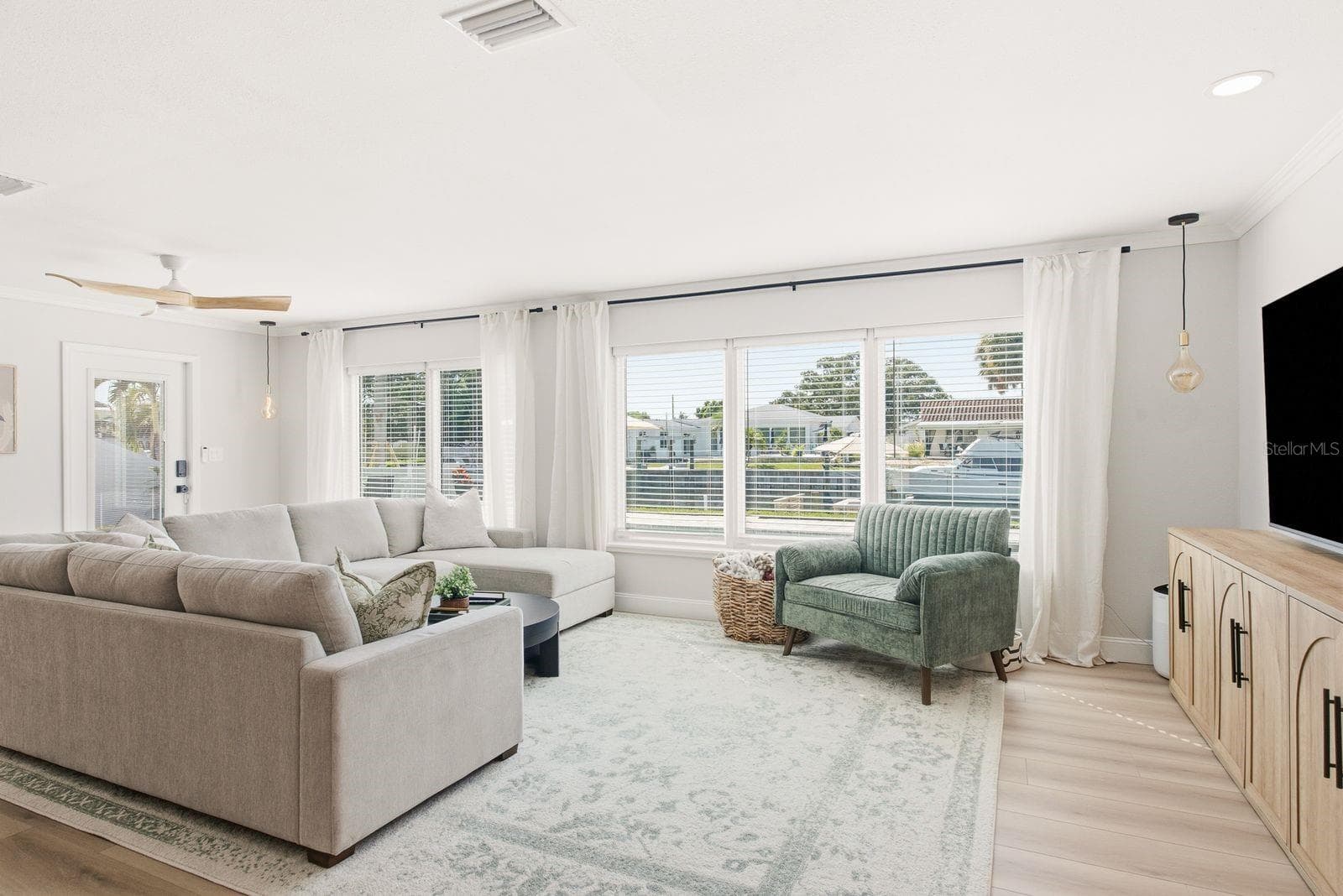 Single Family Residence at 3932 SHORE ACRES BLVD NE, ST PETERSBURG, photo 16 of 44