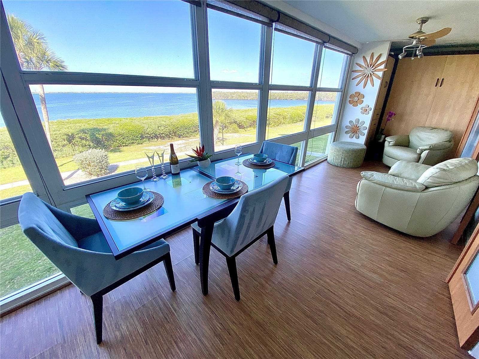 Sarasota Bay Dining in Florida Room. Bonus Queen Size Murphy Bed and Guest Closet! - 4800 GULF OF MEXICO DR #205, LONGBOAT KEY